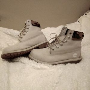 Grey/camoTimberland Boots size 6 worn just a few times can be like new wiped off